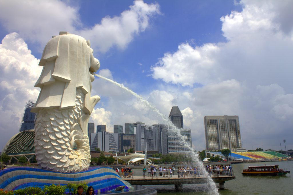 singapur-speiende-statue